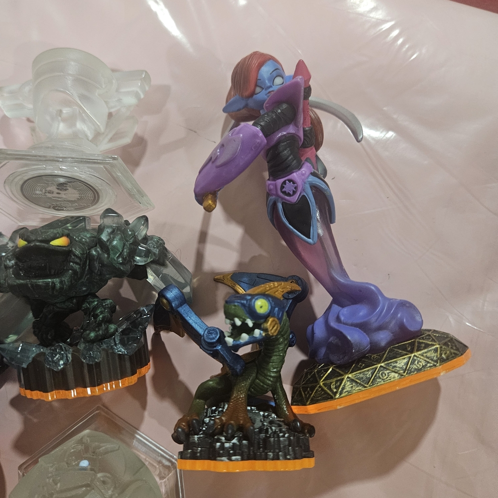 Skylander Action Figure Set - Multicolor - Picture 3 of 4